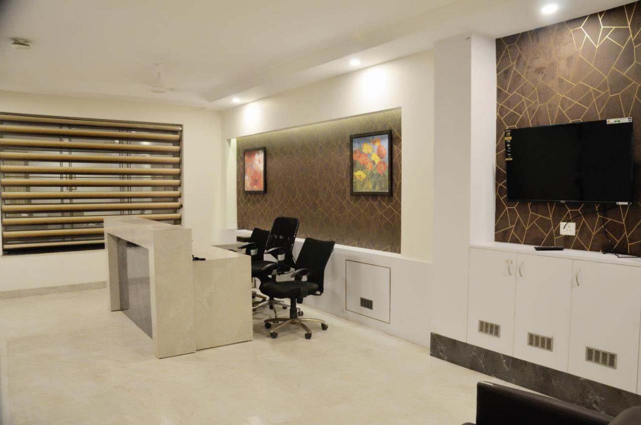 Hotel The Luxem - Behind Ibis Hotel Gurugram غورغاون المظهر الخارجي الصورة