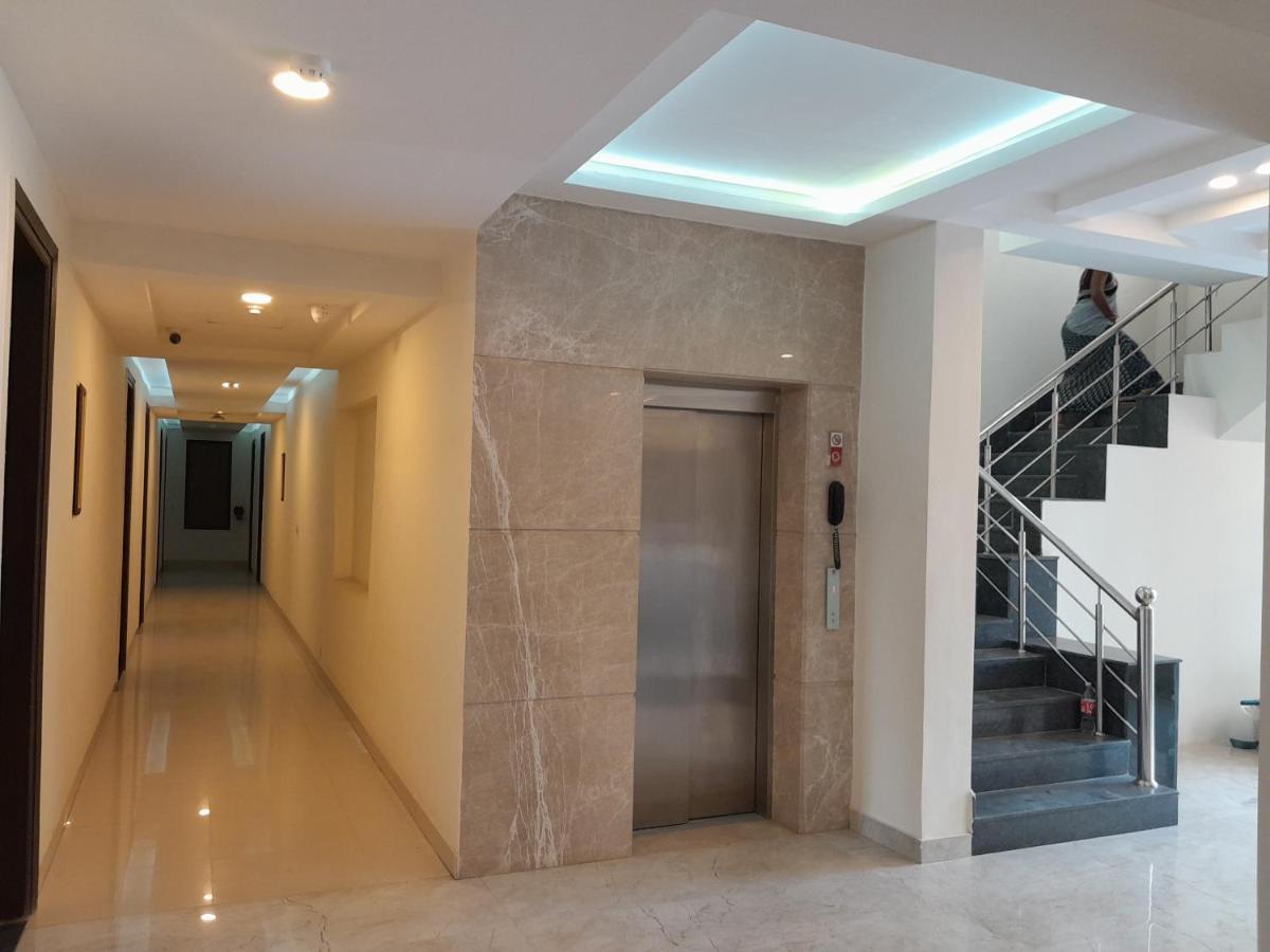 Hotel The Luxem - Behind Ibis Hotel Gurugram غورغاون المظهر الخارجي الصورة