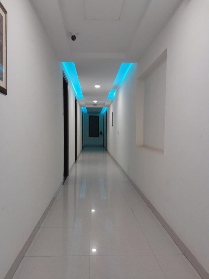 Hotel The Luxem - Behind Ibis Hotel Gurugram غورغاون المظهر الخارجي الصورة