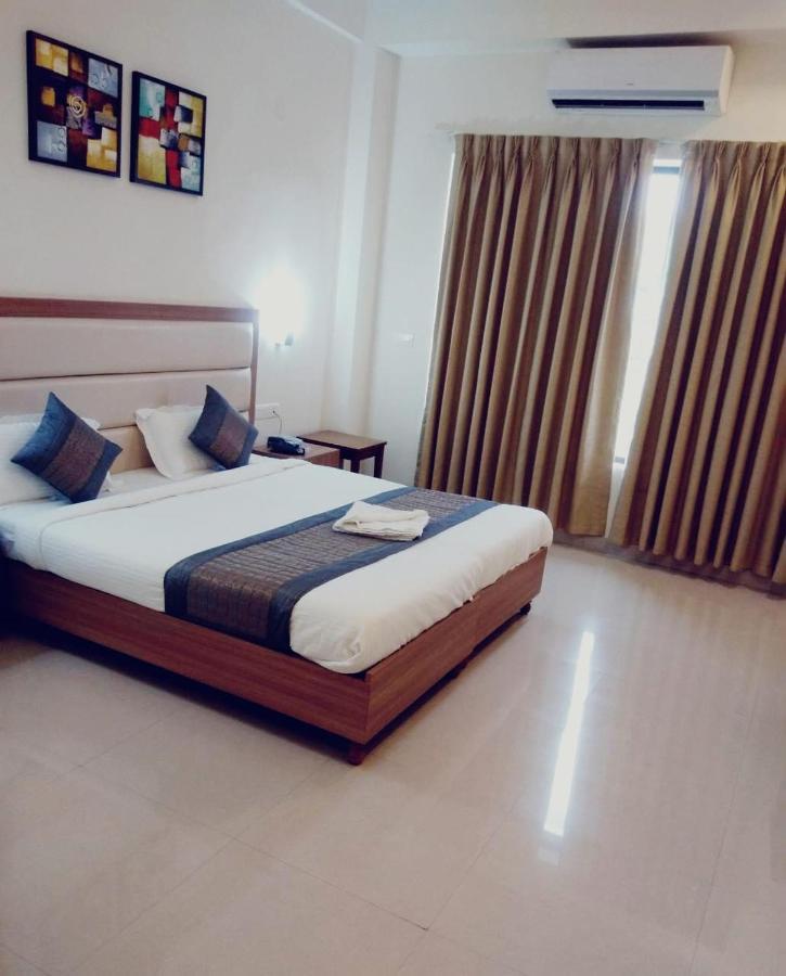 Hotel The Luxem - Behind Ibis Hotel Gurugram غورغاون المظهر الخارجي الصورة