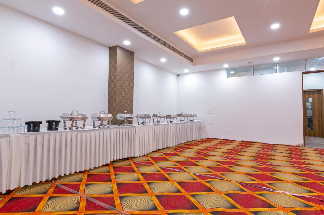 Hotel The Luxem - Behind Ibis Hotel Gurugram غورغاون المظهر الخارجي الصورة
