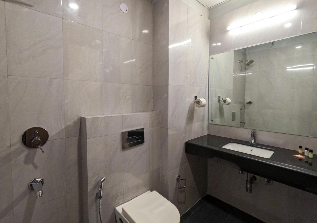 Hotel The Luxem - Behind Ibis Hotel Gurugram غورغاون المظهر الخارجي الصورة