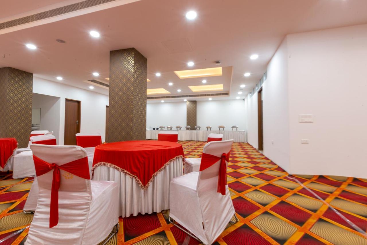 Hotel The Luxem - Behind Ibis Hotel Gurugram غورغاون المظهر الخارجي الصورة