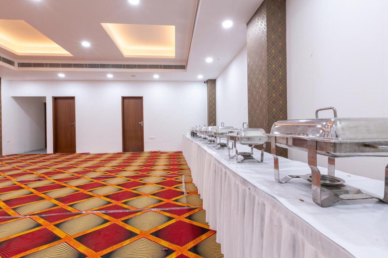 Hotel The Luxem - Behind Ibis Hotel Gurugram غورغاون المظهر الخارجي الصورة