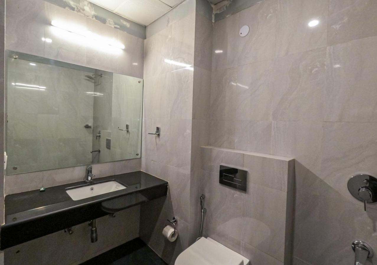 Hotel The Luxem - Behind Ibis Hotel Gurugram غورغاون المظهر الخارجي الصورة