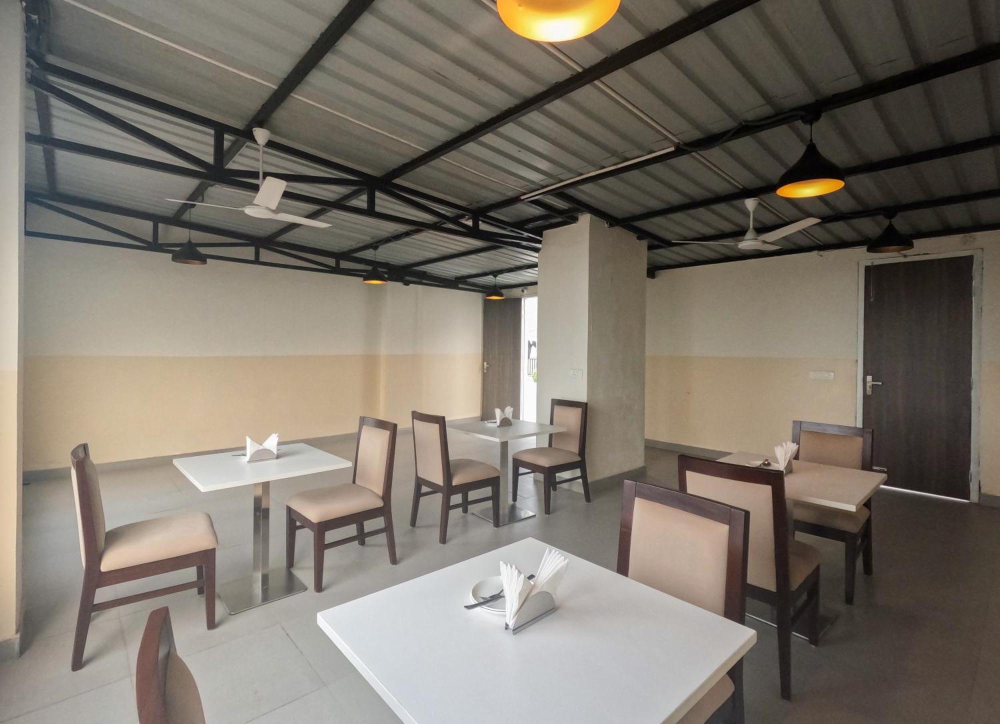 Hotel The Luxem - Behind Ibis Hotel Gurugram غورغاون المظهر الخارجي الصورة