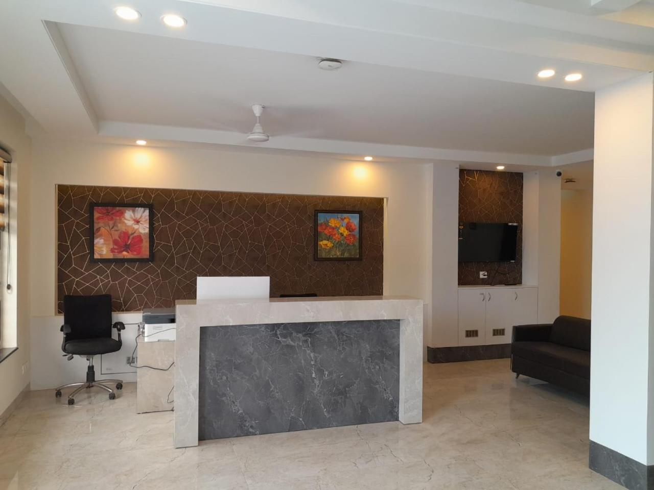 Hotel The Luxem - Behind Ibis Hotel Gurugram غورغاون المظهر الخارجي الصورة