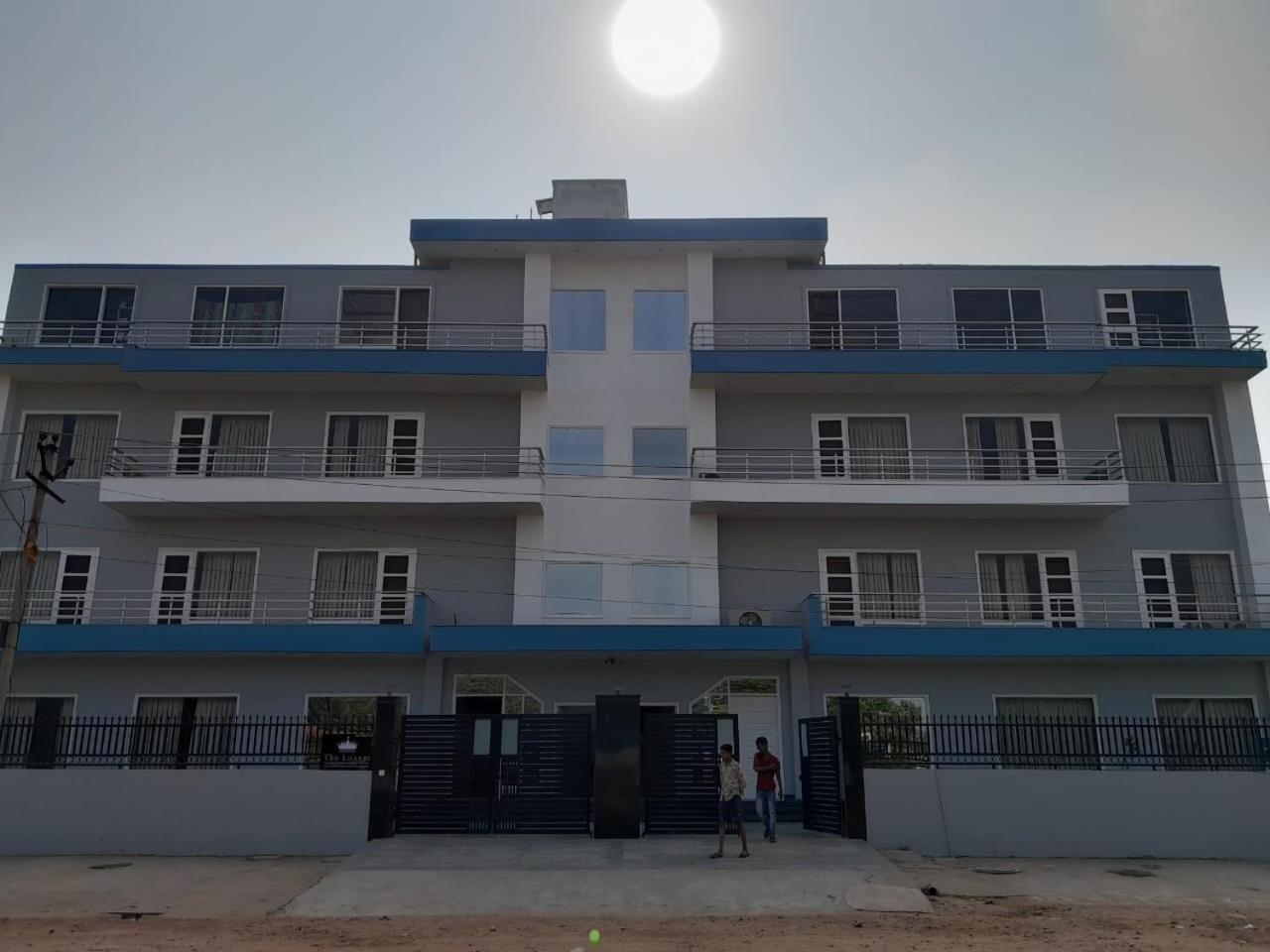 Hotel The Luxem - Behind Ibis Hotel Gurugram غورغاون المظهر الخارجي الصورة