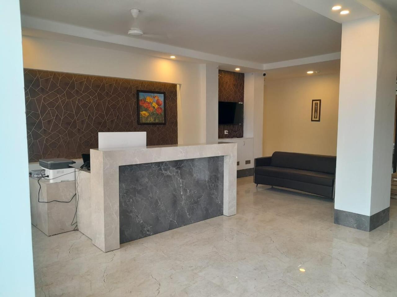 Hotel The Luxem - Behind Ibis Hotel Gurugram غورغاون المظهر الخارجي الصورة